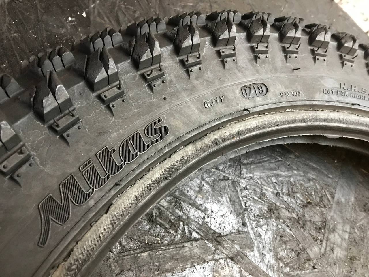 / R19 Mitas SW 07