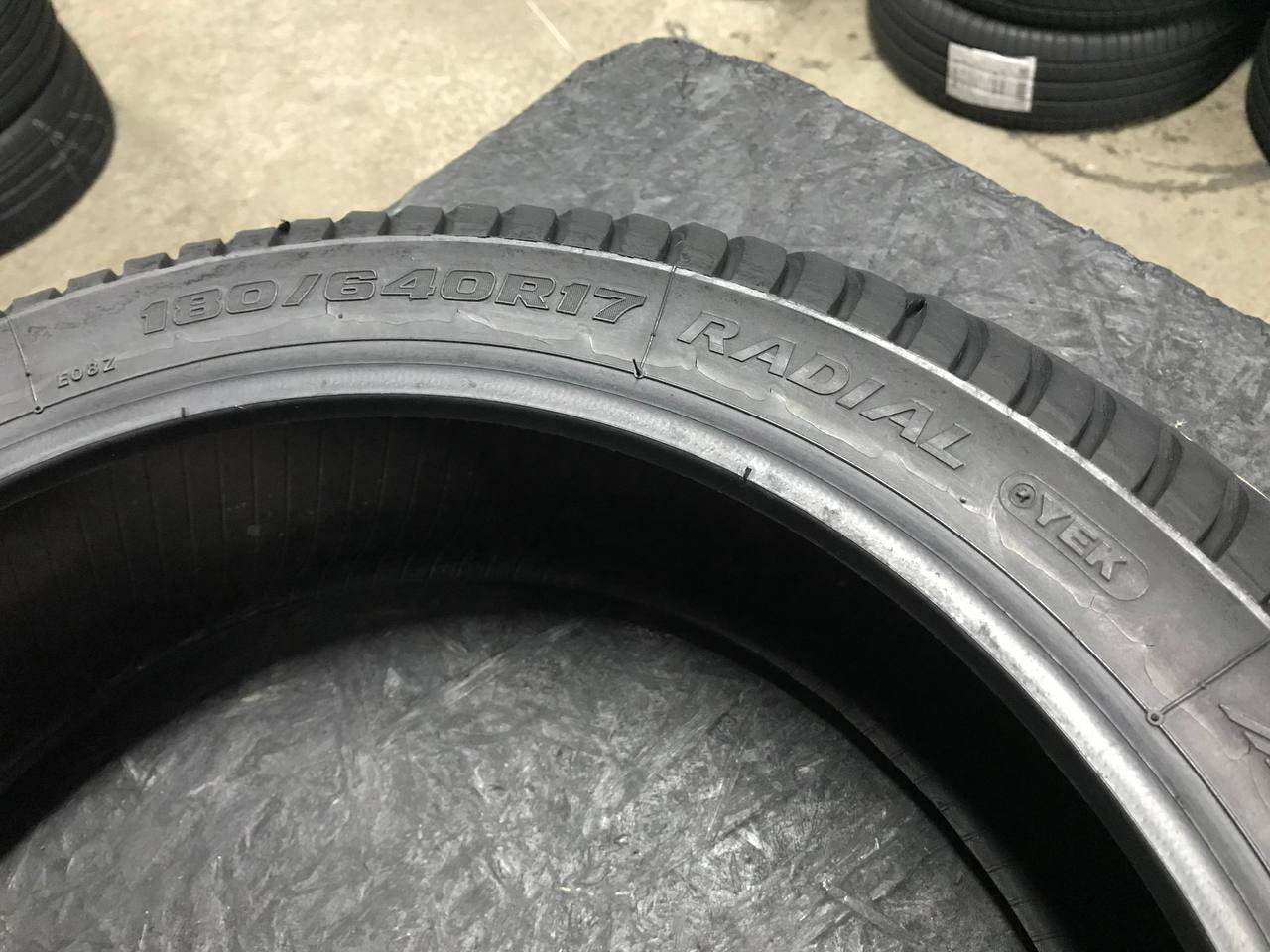 180/640 R17 Bridgestone Racing Battlax