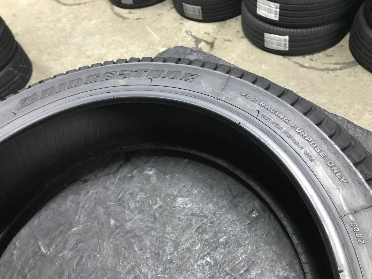 180/640 R17 Bridgestone Racing Battlax