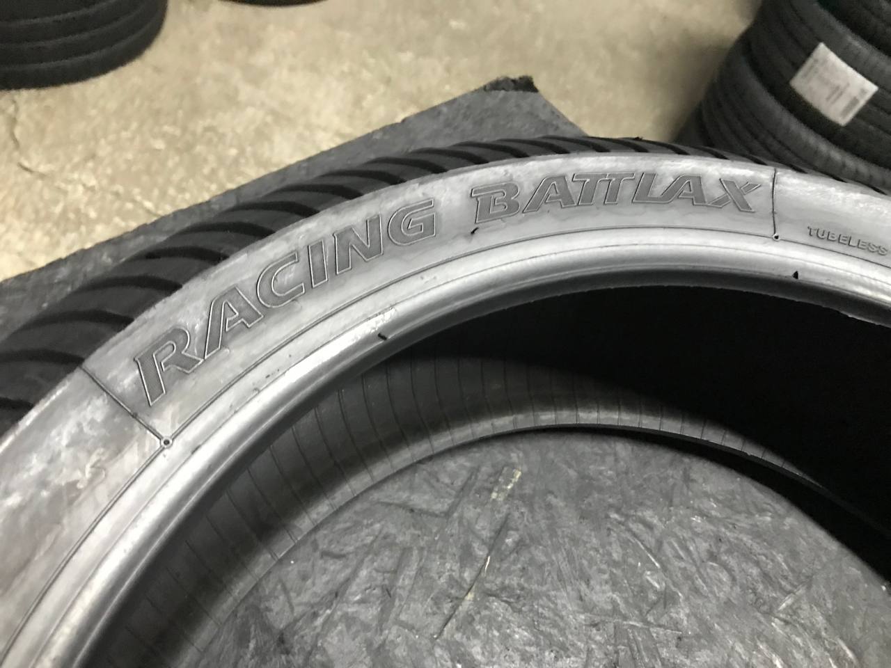 180/640 R17 Bridgestone Racing Battlax