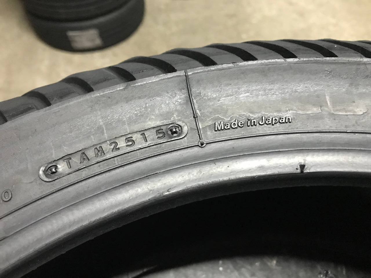 180/640 R17 Bridgestone Racing Battlax
