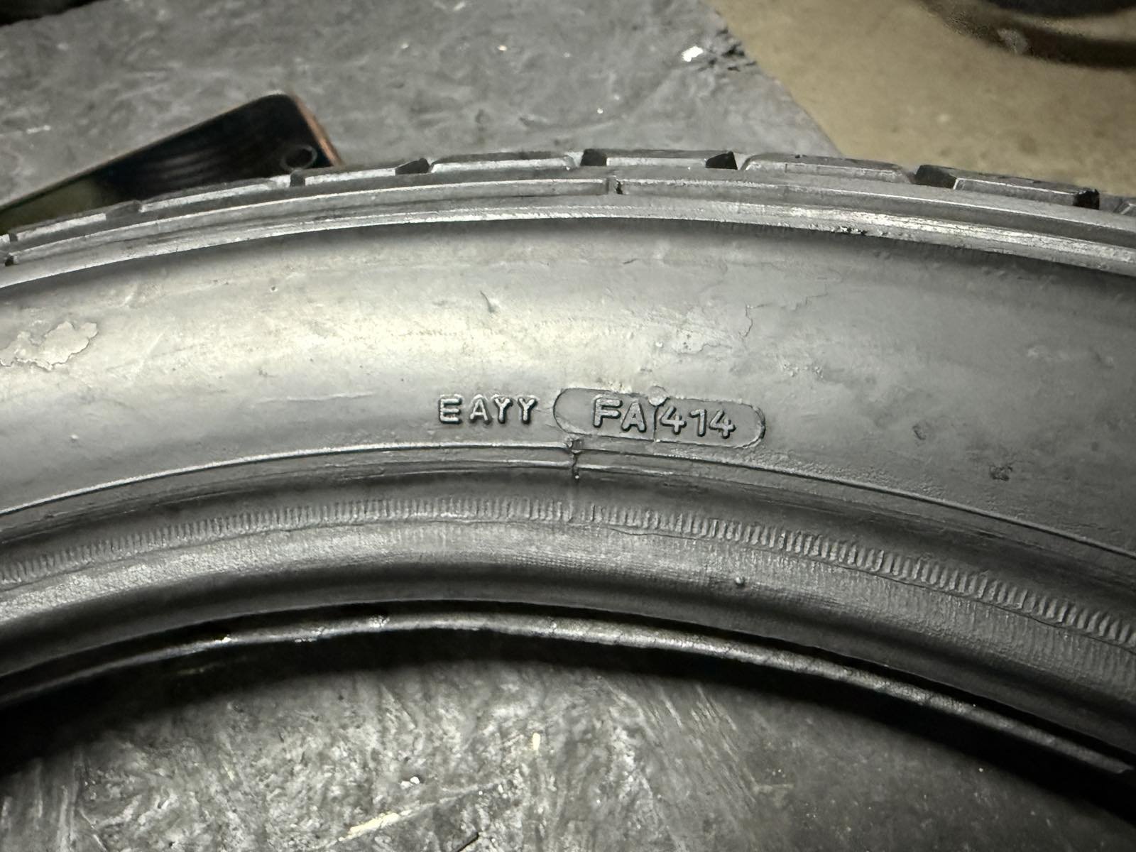 180/640 R17 Bridgestone Racing Battlax