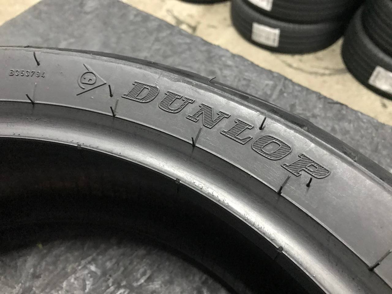 180/55 R17 Dunlop SportMax RoadSmart II