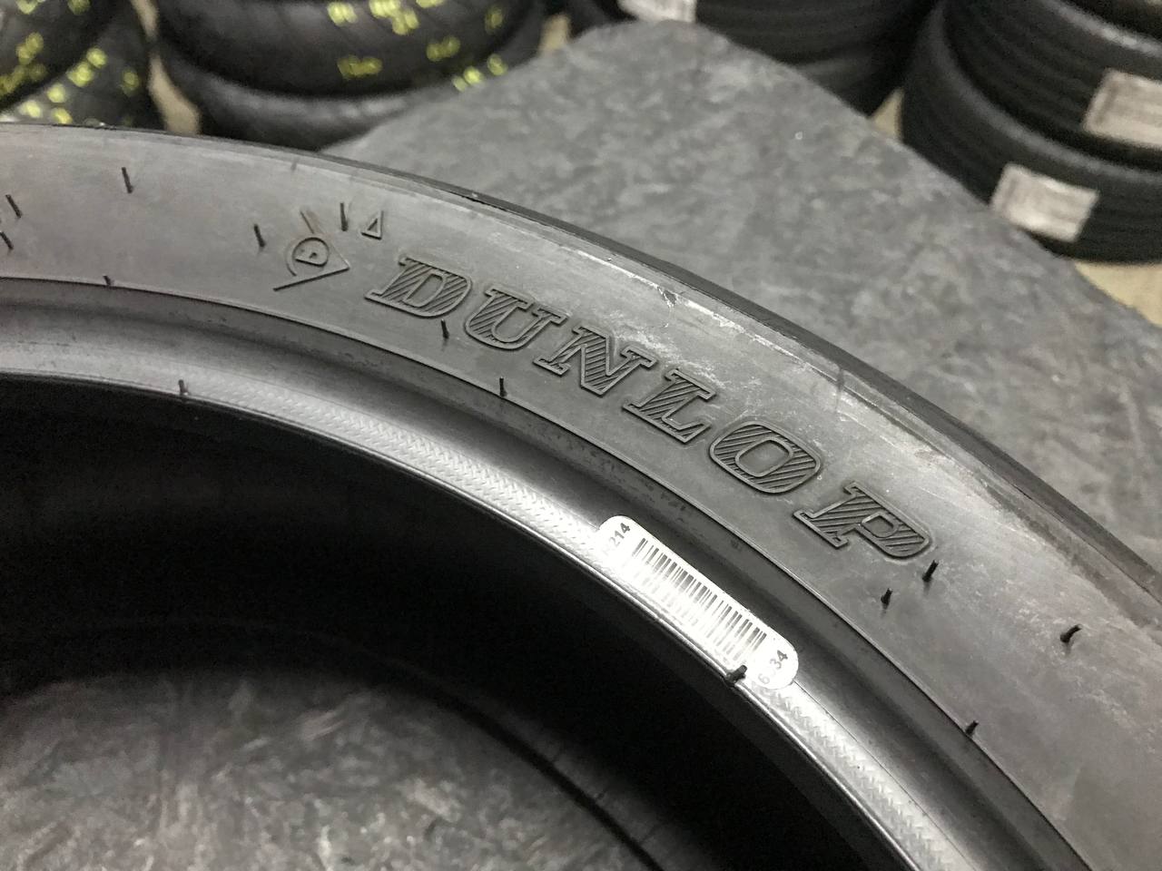 180/55 R17 Dunlop SportMax D214