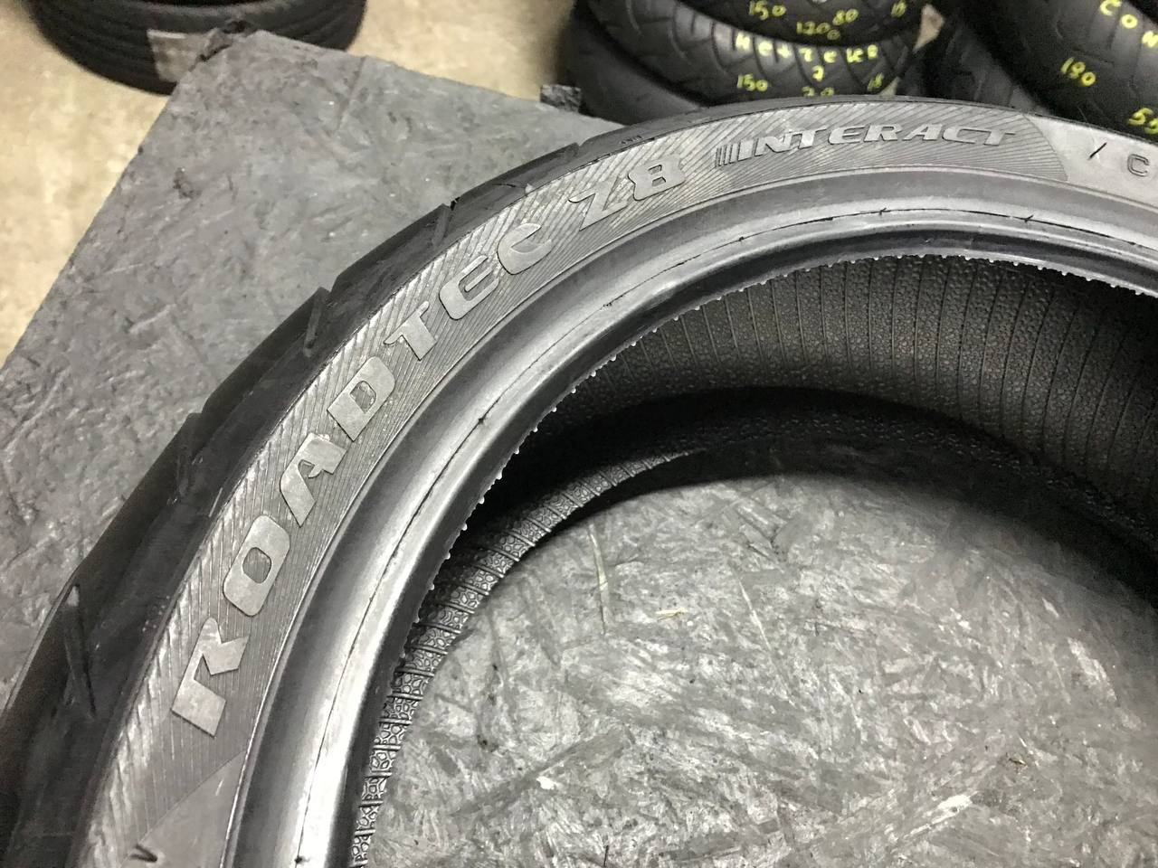 180/55 R17 Metzeler Roadtec Z8 Interact