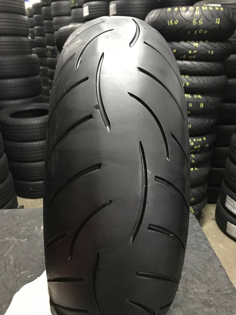 180/55 R17 Metzeler Roadtec Z8 Interact