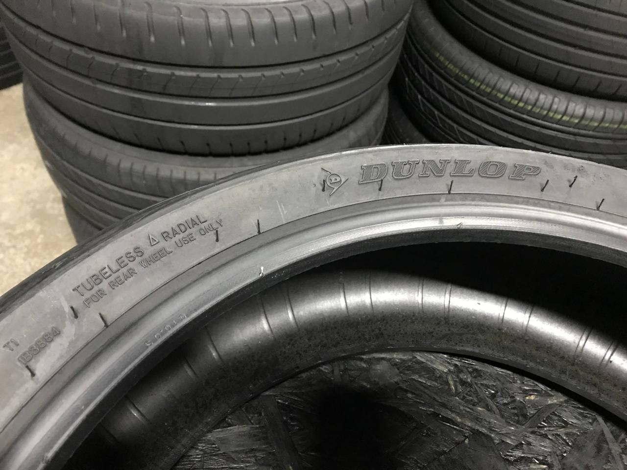 180/55 R17 Dunlop SportMax D222