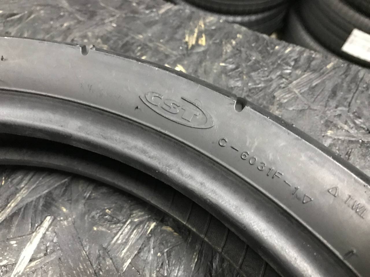 90/80 R16 CST 