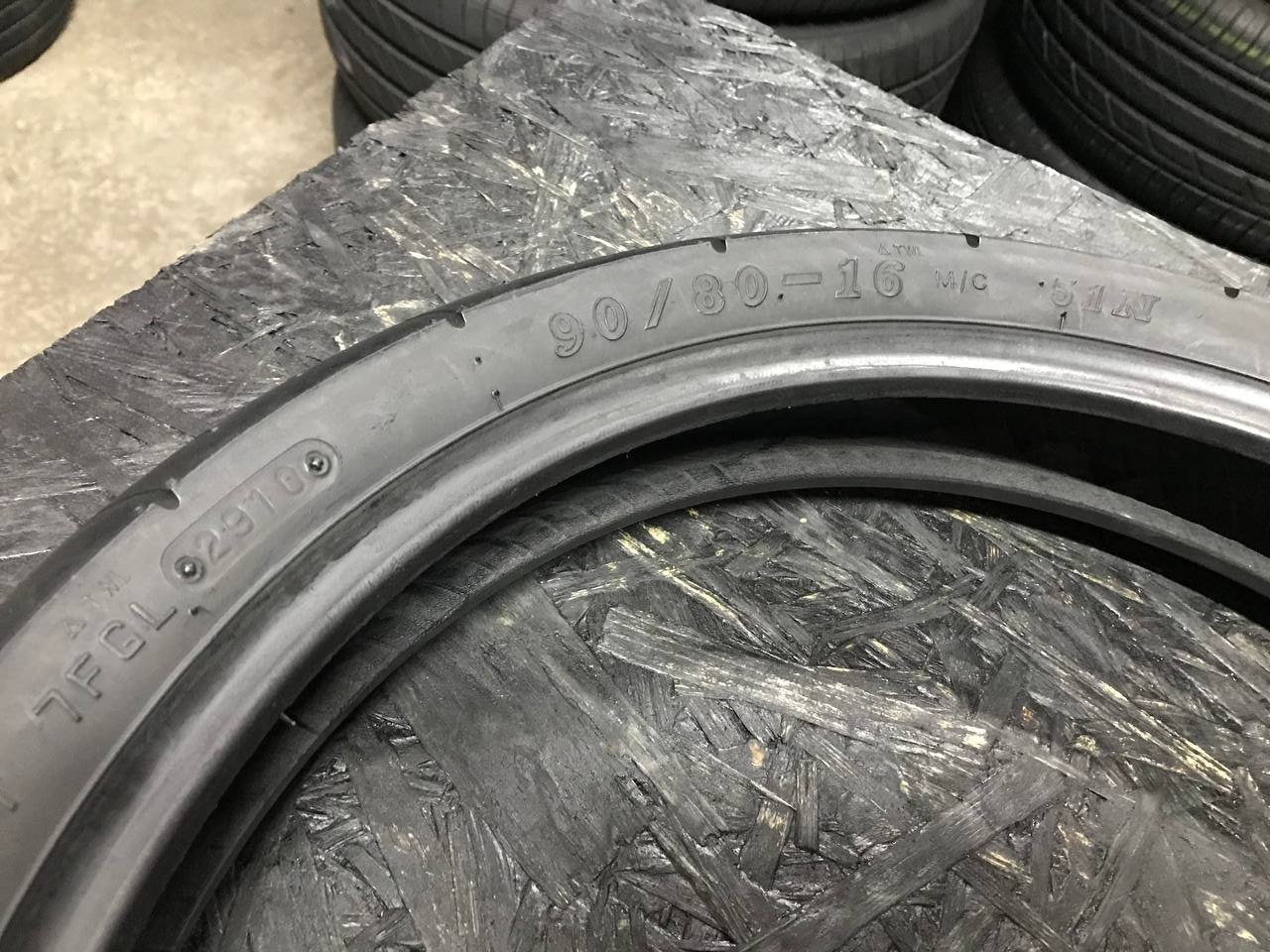 90/80 R16 CST 