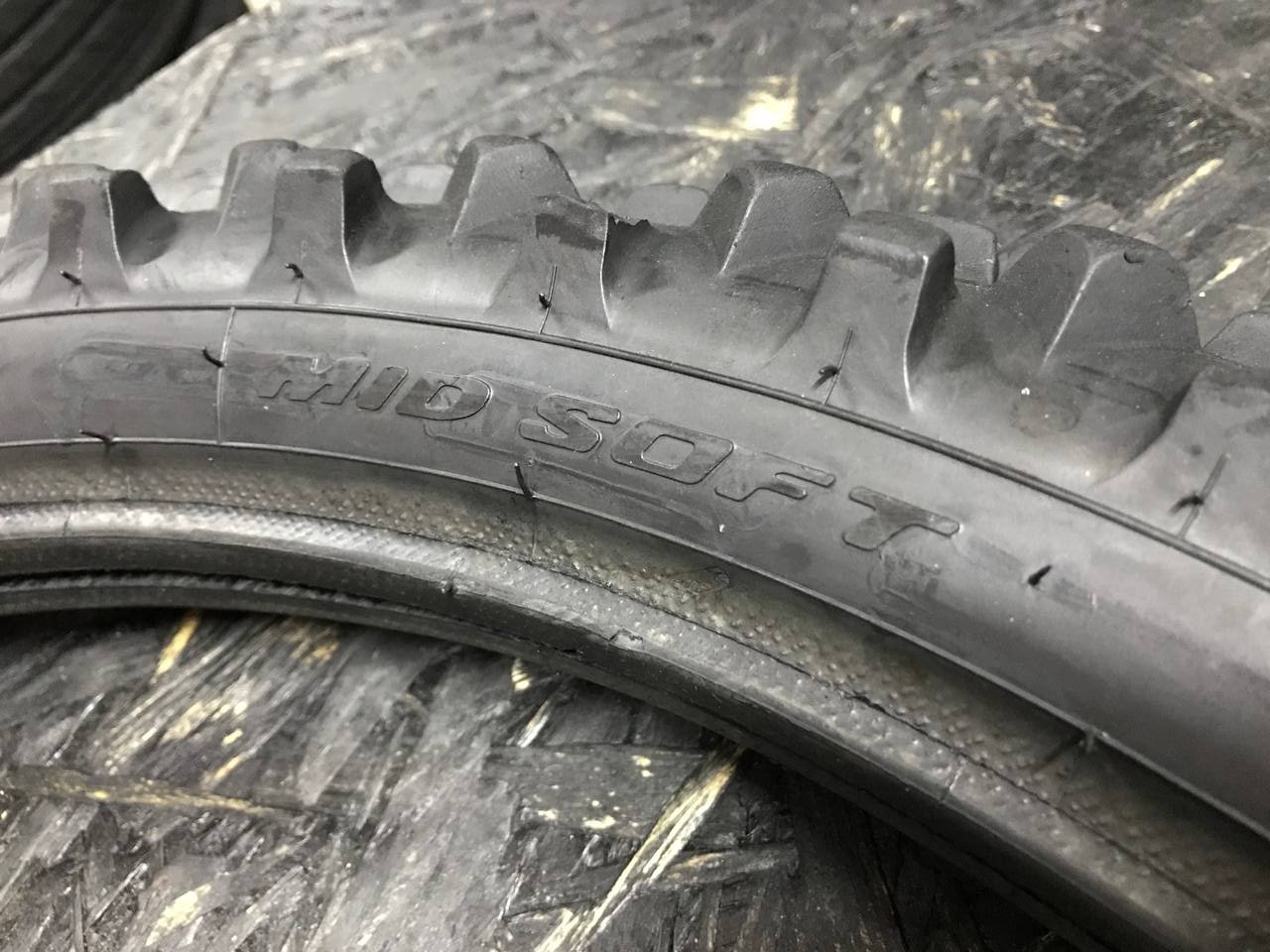 80/100 R21 Pirelli Scorpion MX32