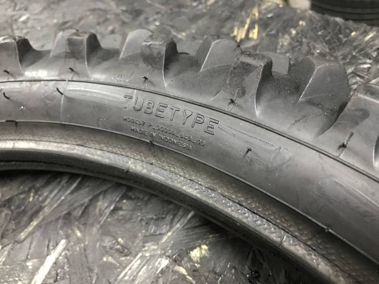 80/100 R21 Pirelli Scorpion MX32