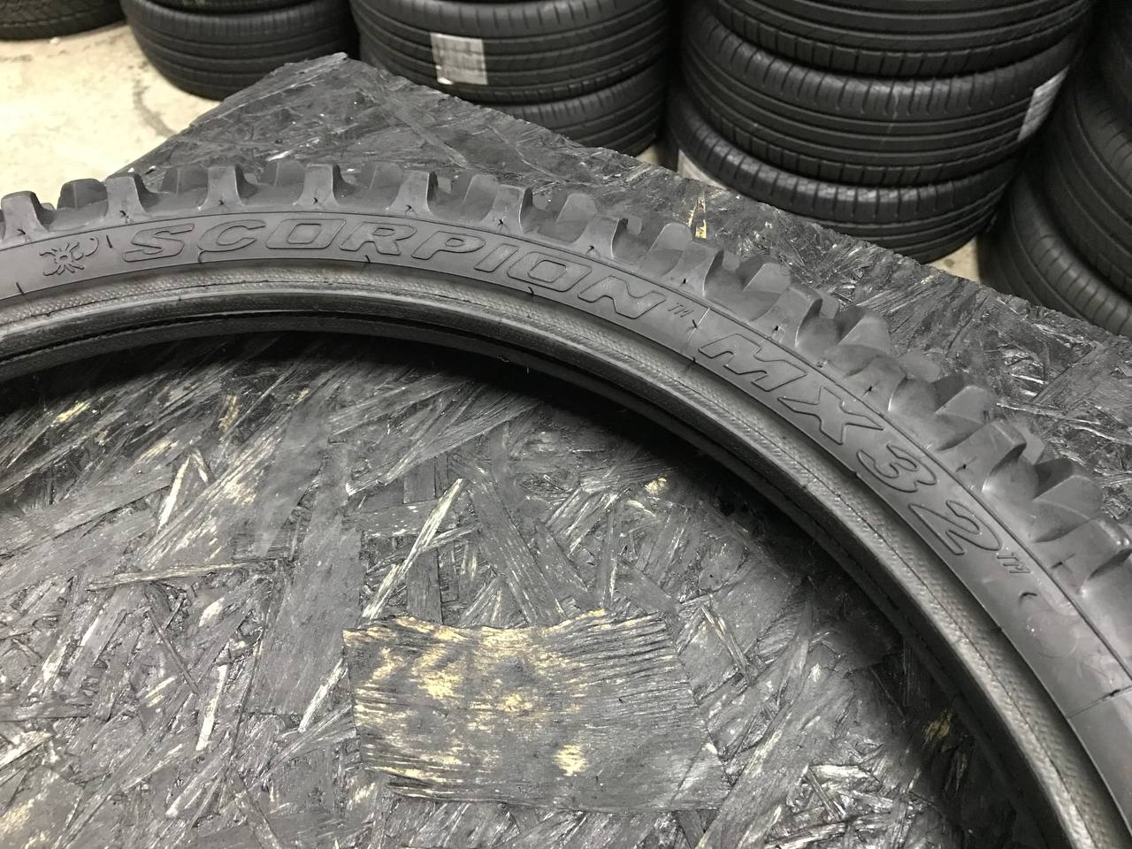 80/100 R21 Pirelli Scorpion MX32