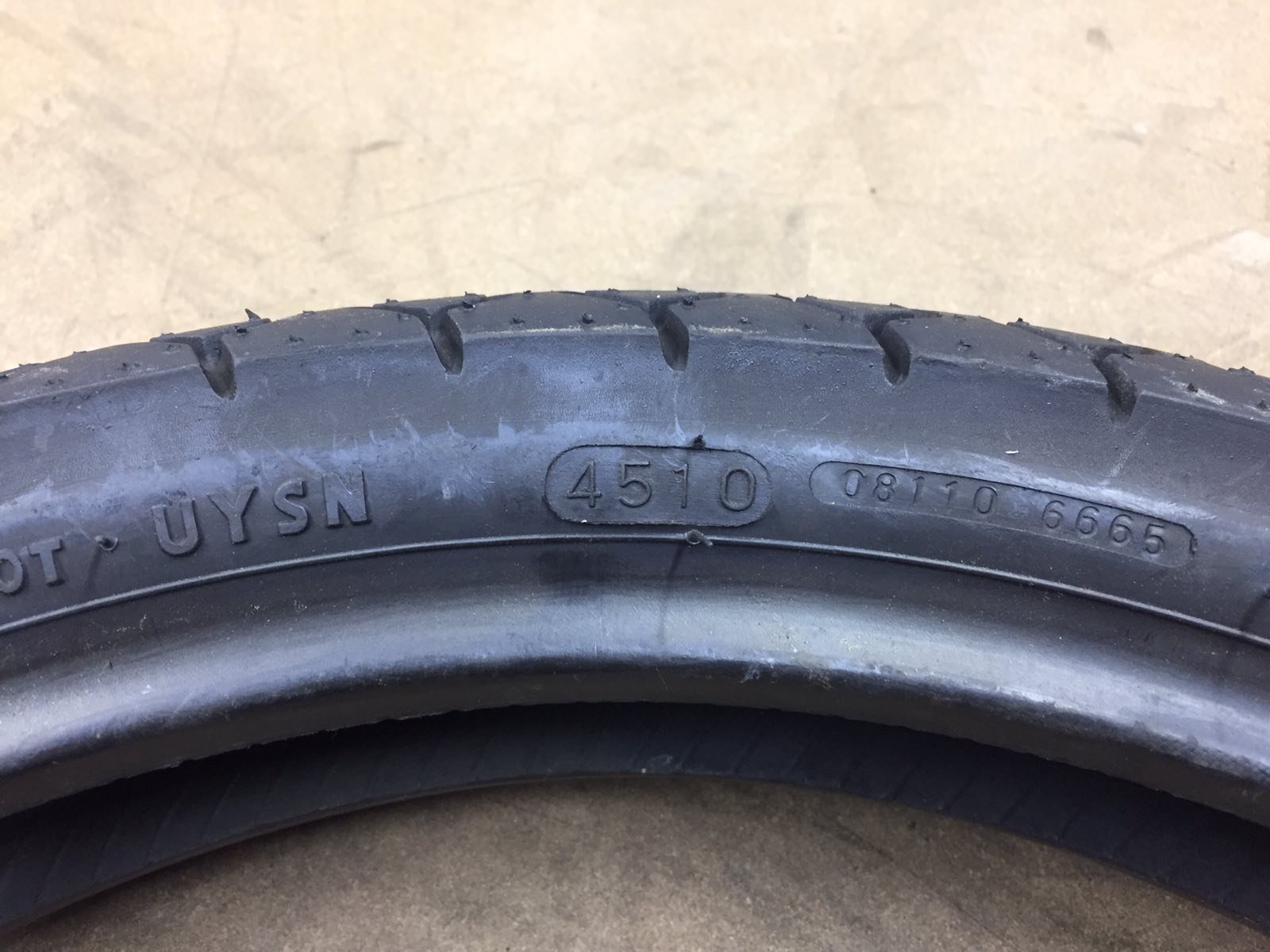 100/80 R17 Maxxis 