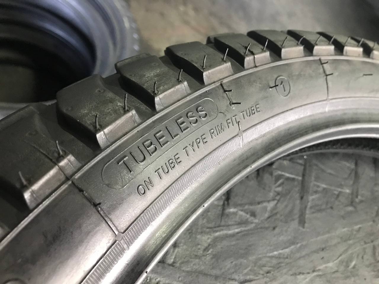 90/90 R21 Heidenau K60
