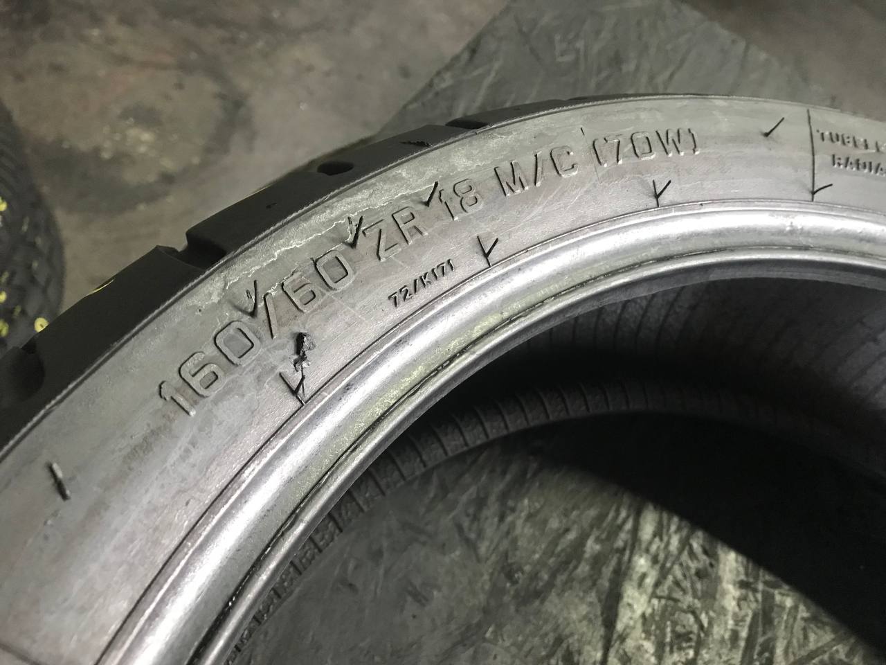 160/60 R18 Metzeler Roadtec Z6