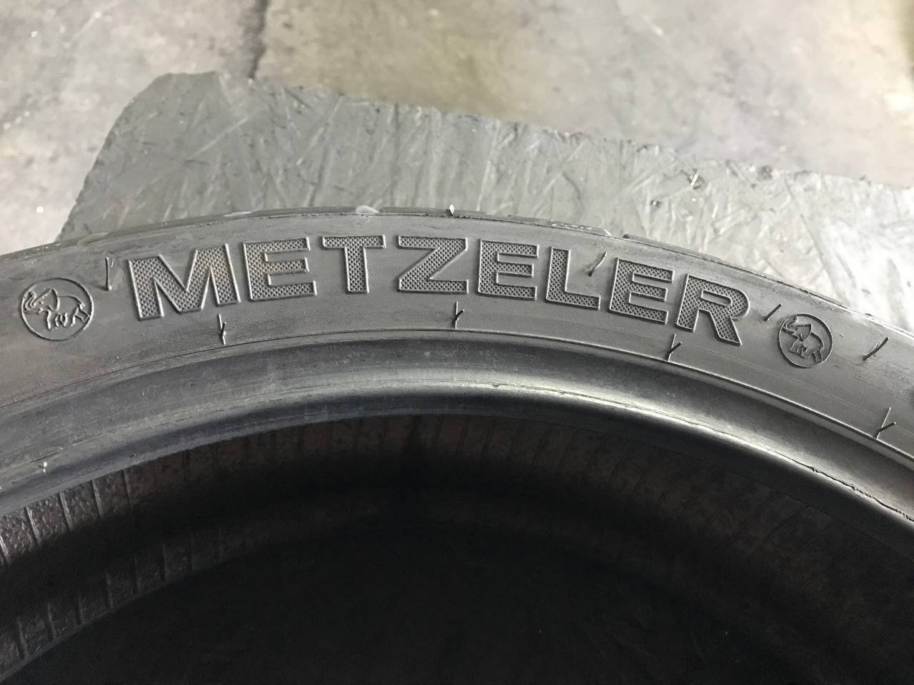 160/60 R18 Metzeler Roadtec Z6