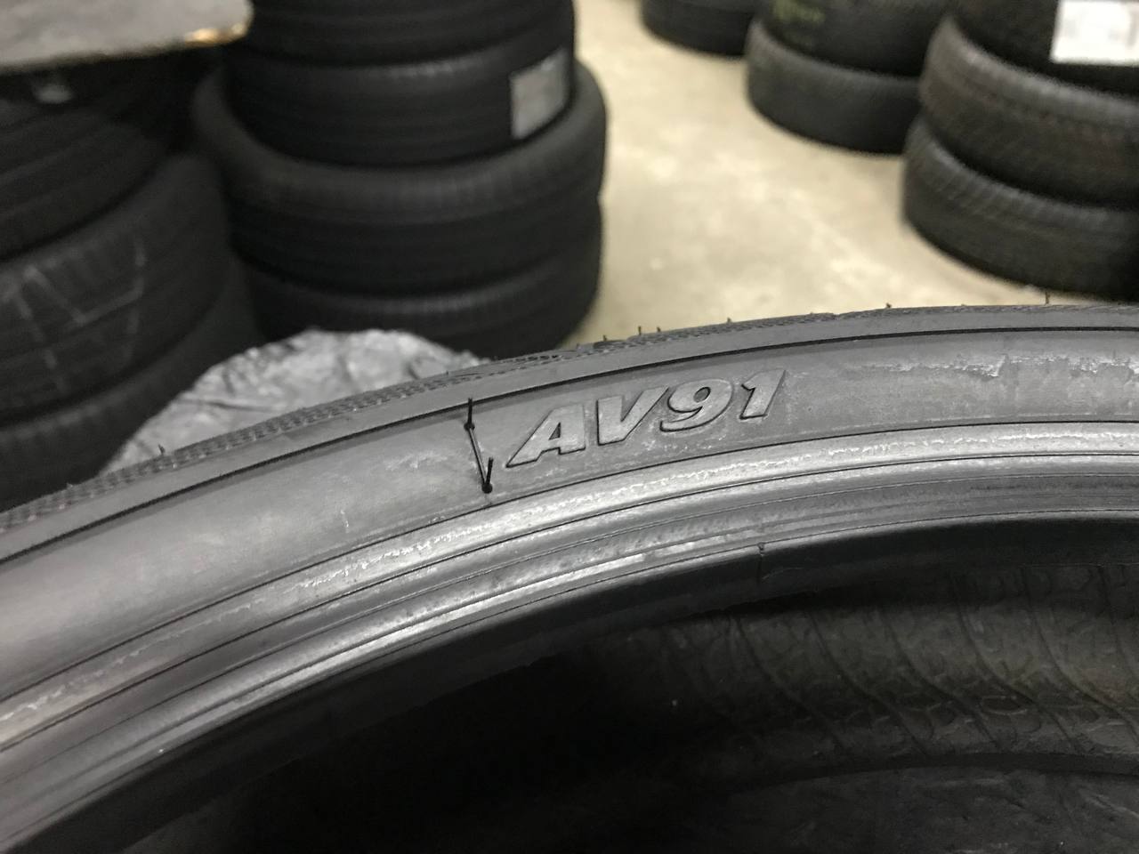 130/60 R21 Avon AV91 Cobra Chrome