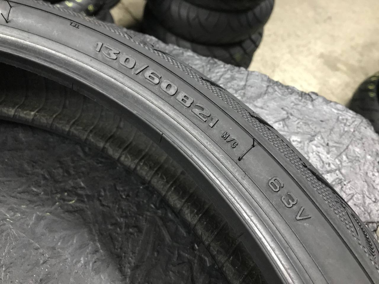 130/60 R21 Avon AV91 Cobra Chrome