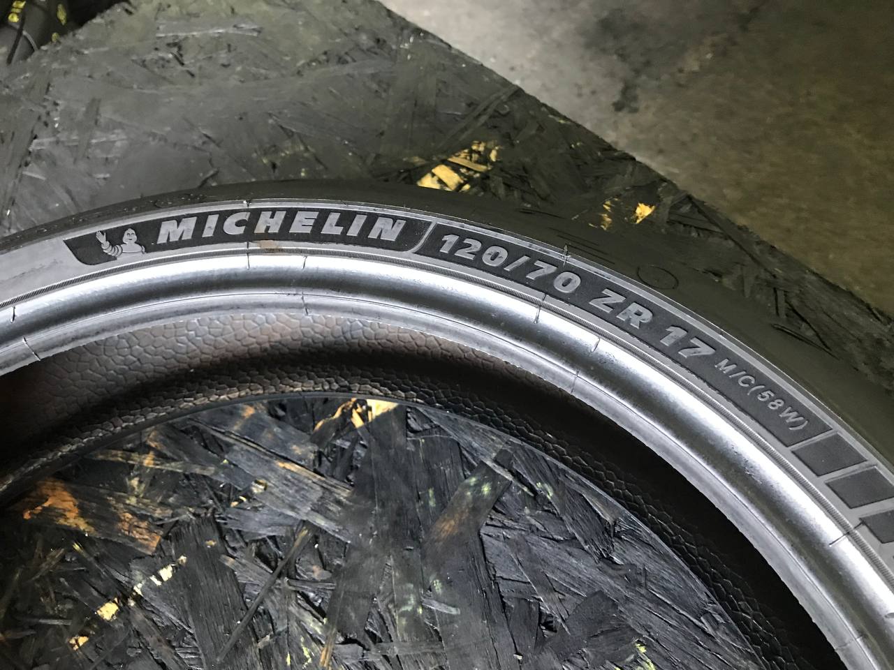 120/70 R17 Michelin Power GP