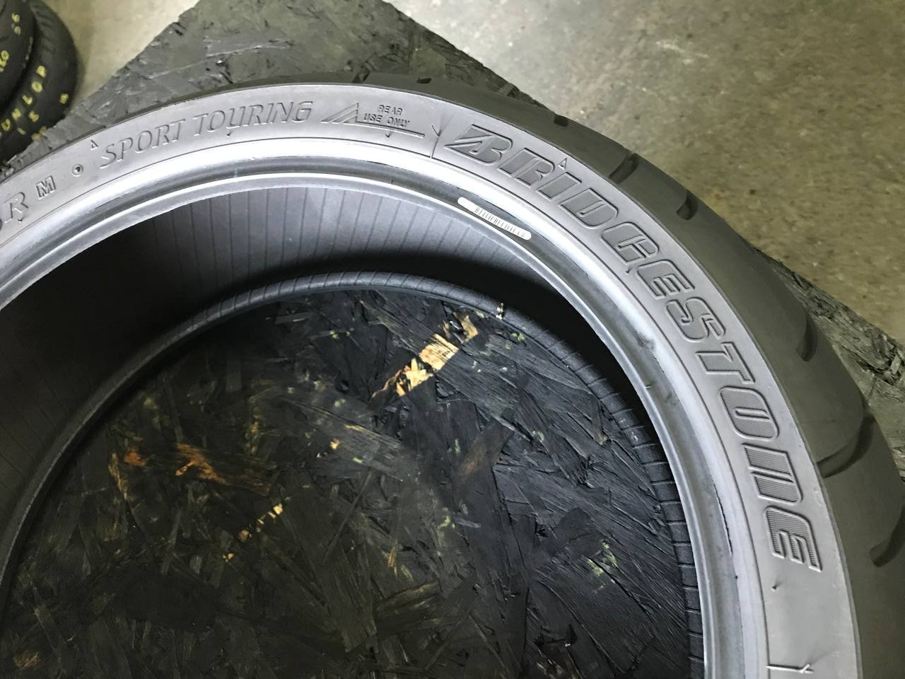 180/55 R17 Bridgestone Battlax Sport Touring BT023R