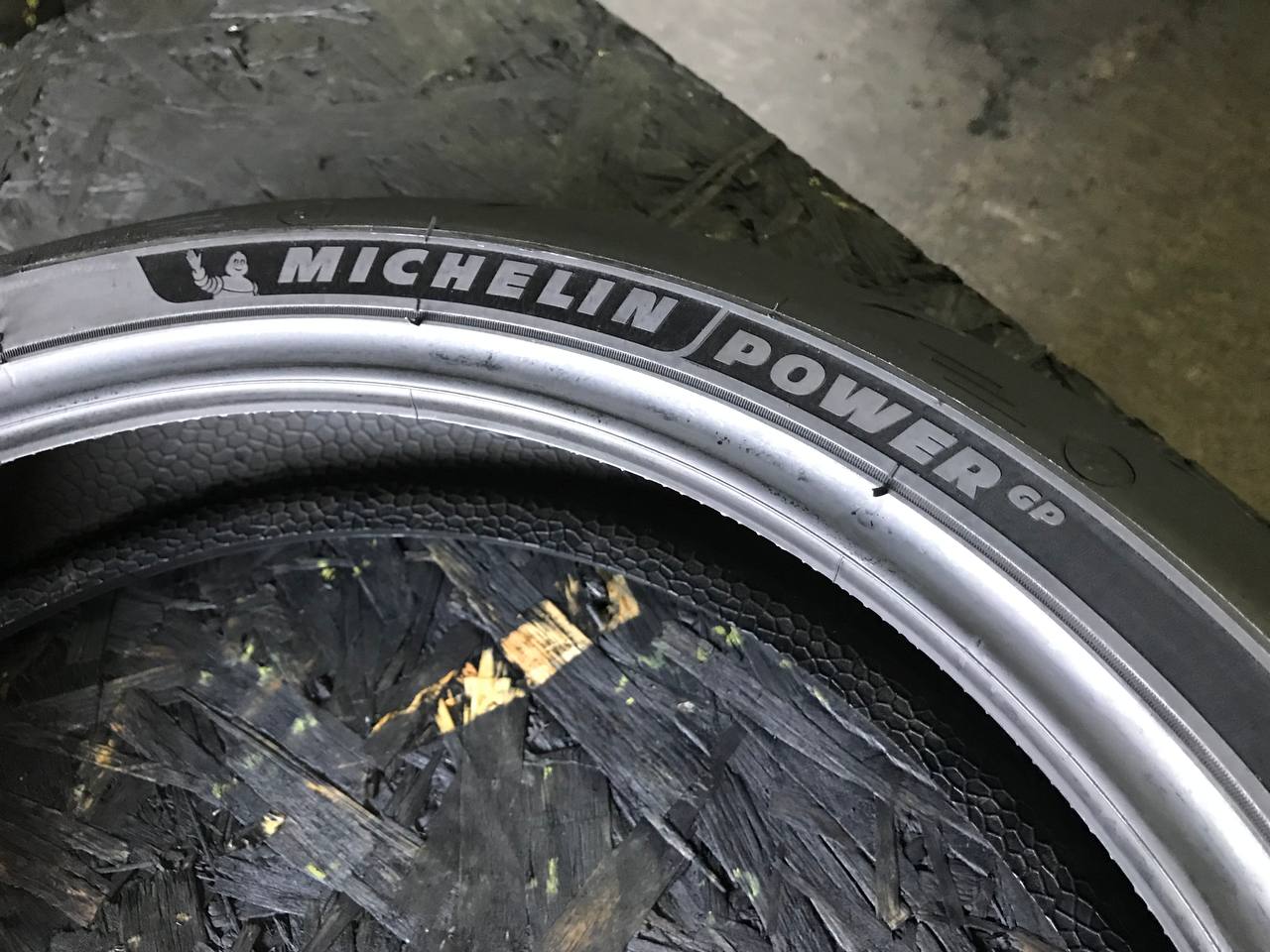 120/70 R17 Michelin Power GP