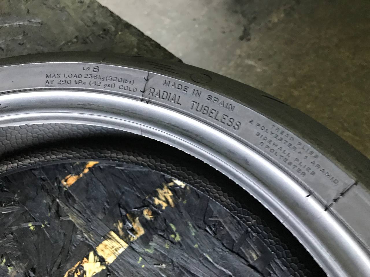 120/70 R17 Michelin Power GP