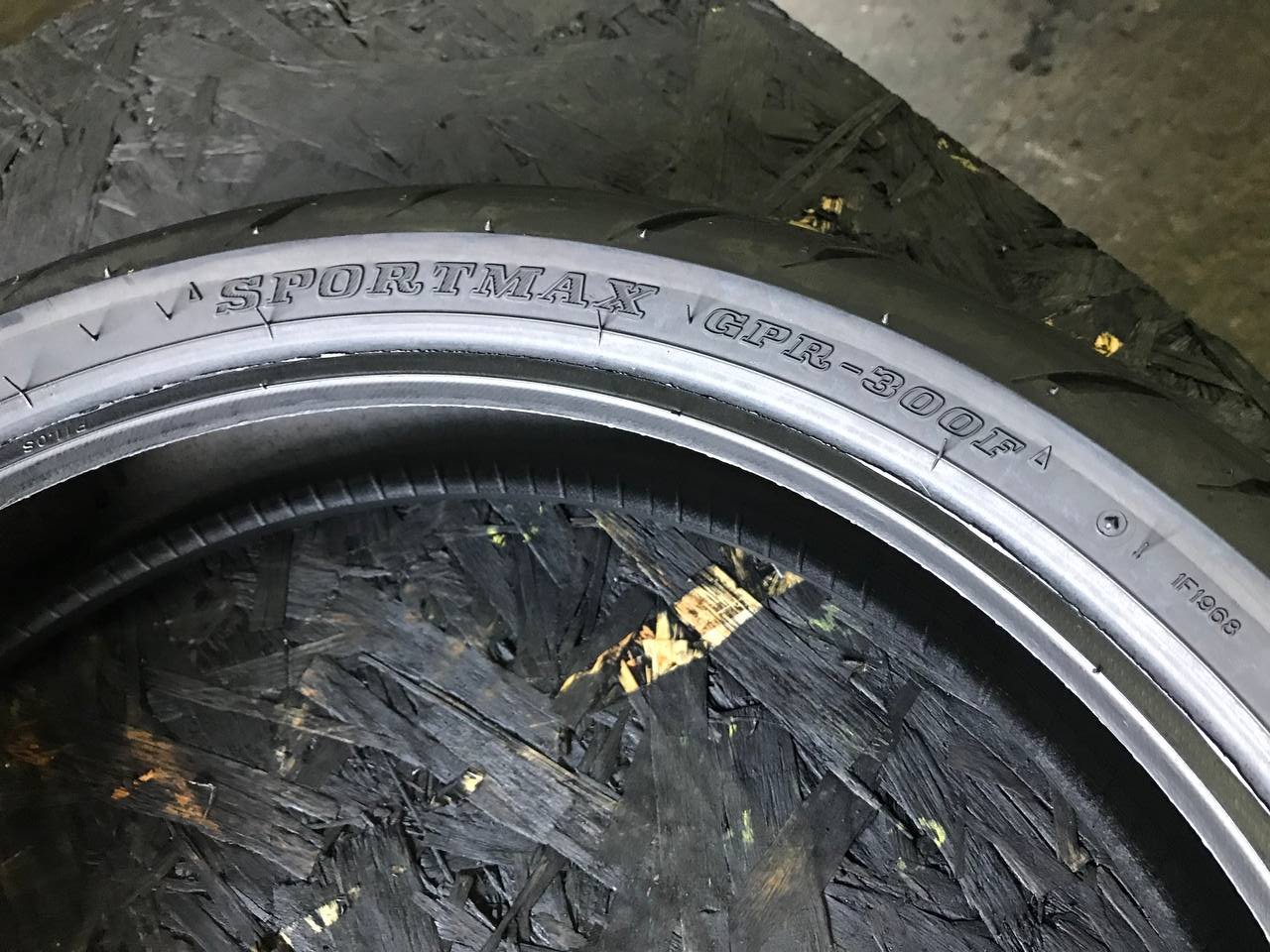 120/70 R17 Dunlop Sportmax GPR 300F