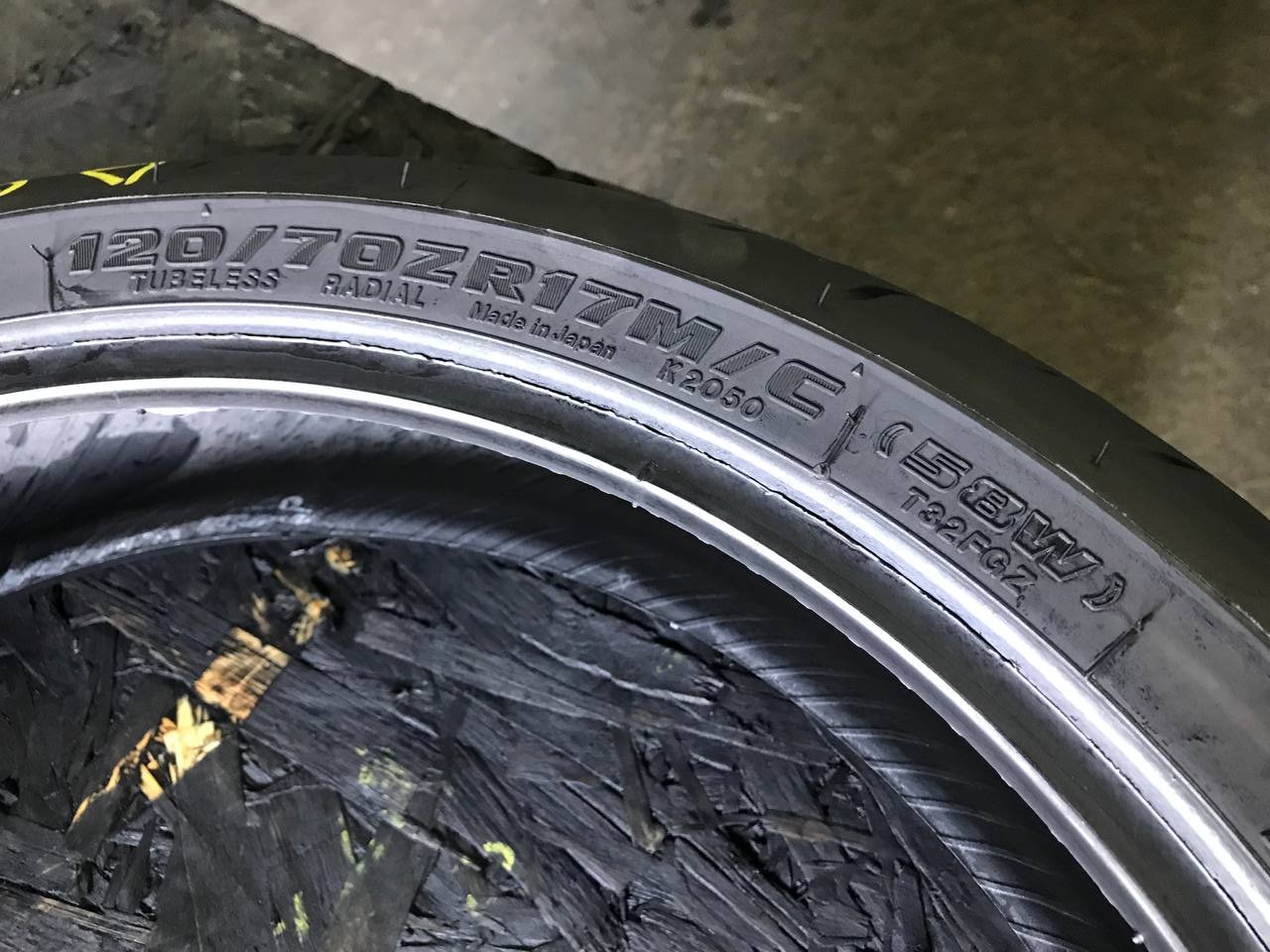 120/70 R17 Bridgestone Battlax Sport Touring T32F