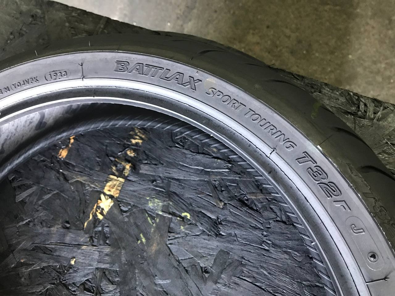 120/70 R17 Bridgestone Battlax Sport Touring T32F