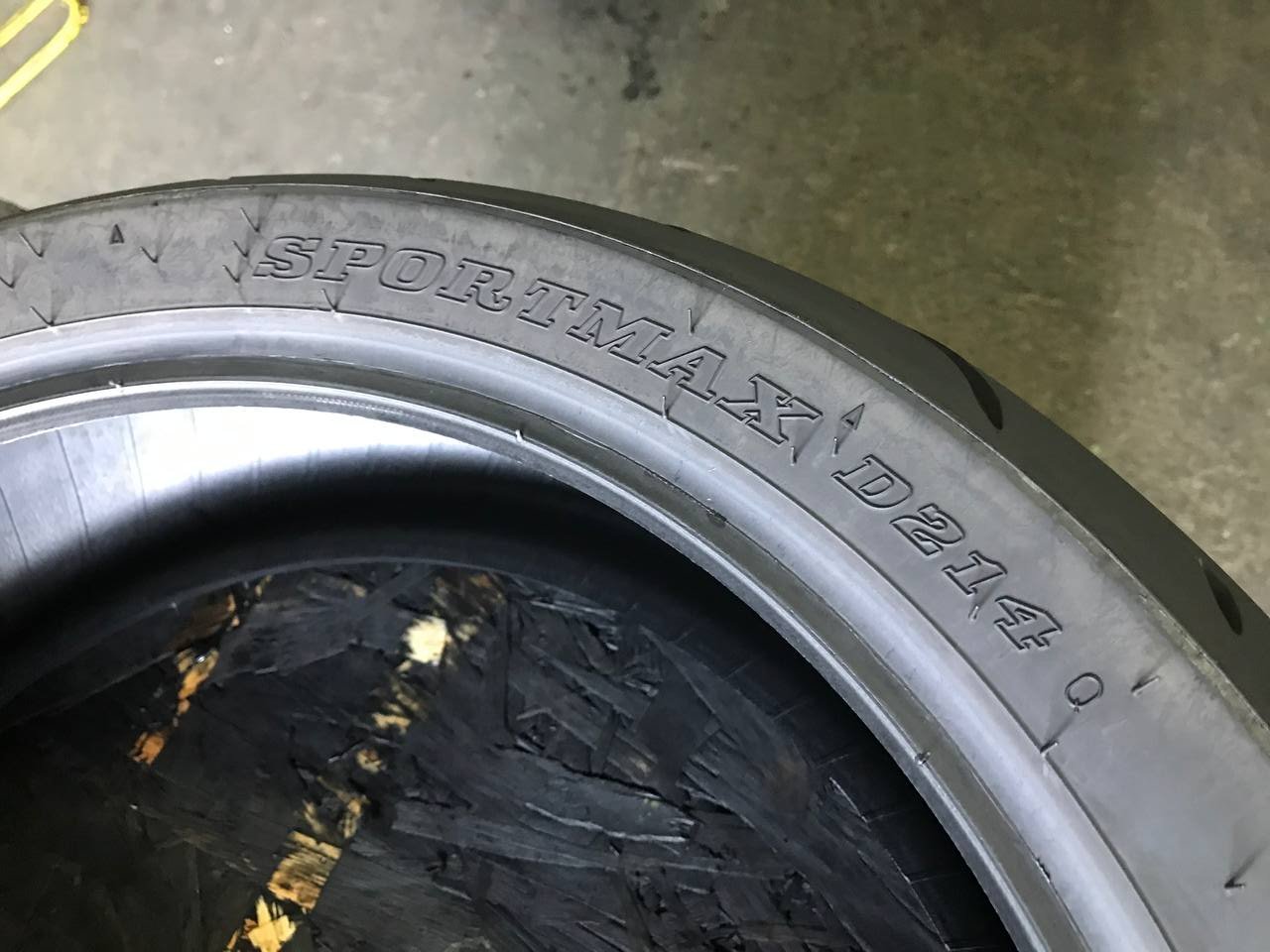 180/55 R17 Dunlop SportMax D214