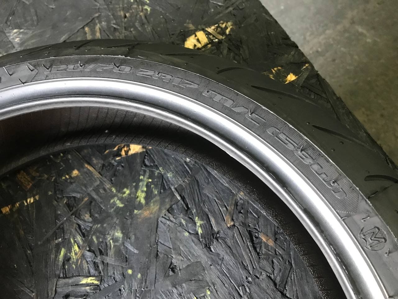 120/70 R17 Metzeler Sportec M7 RR