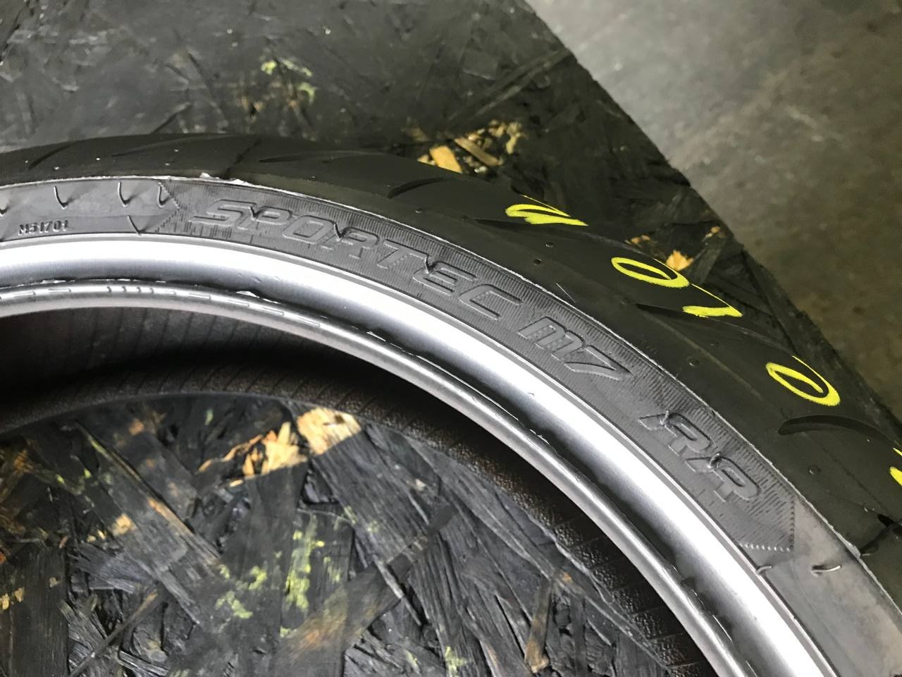 120/70 R17 Metzeler Sportec M7 RR