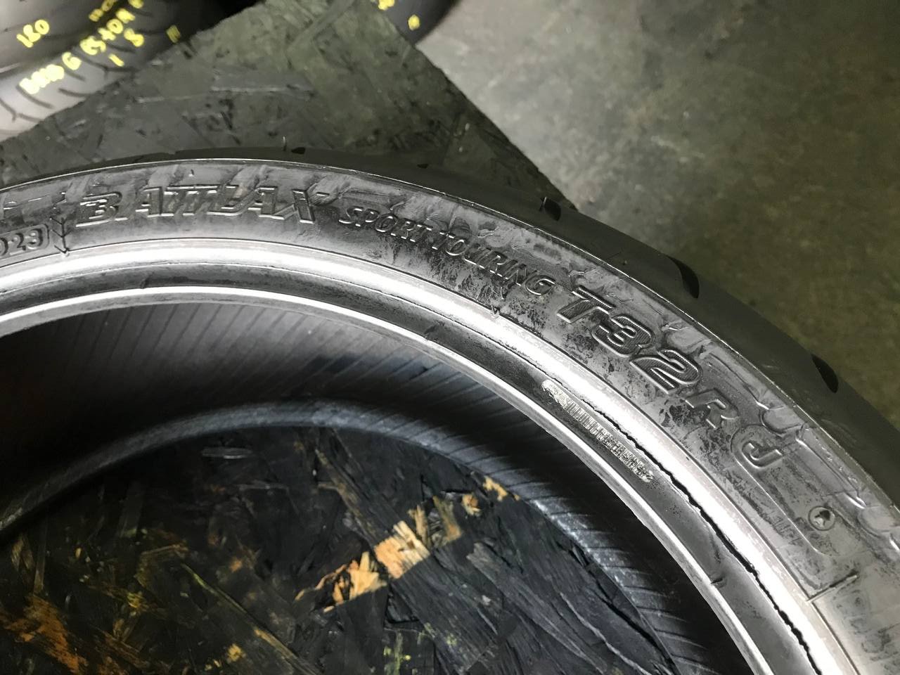 180/55 R17 Bridgestone Battlax Sport Touring T32R