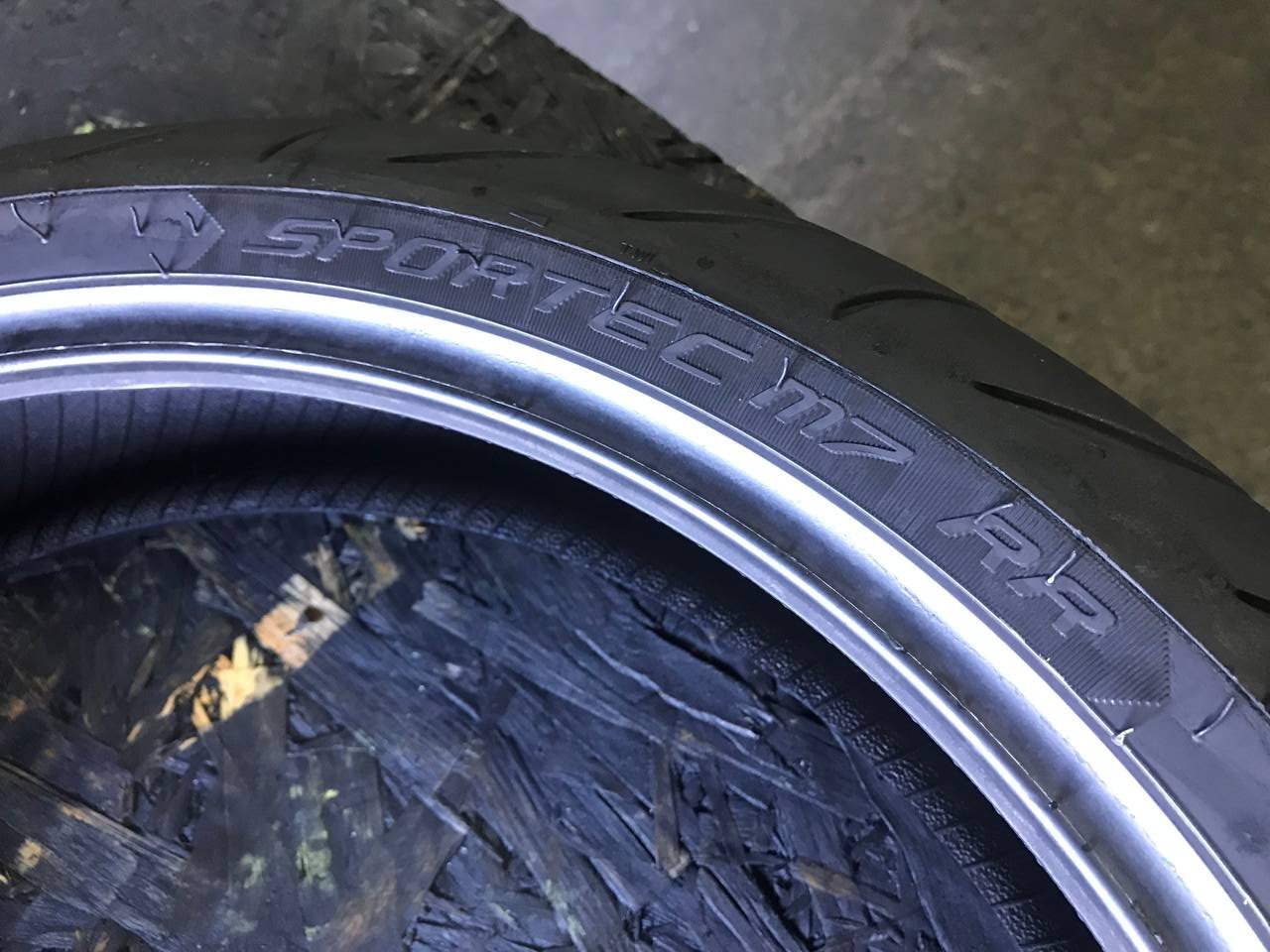120/70 R17 Metzeler Sportec M7 RR