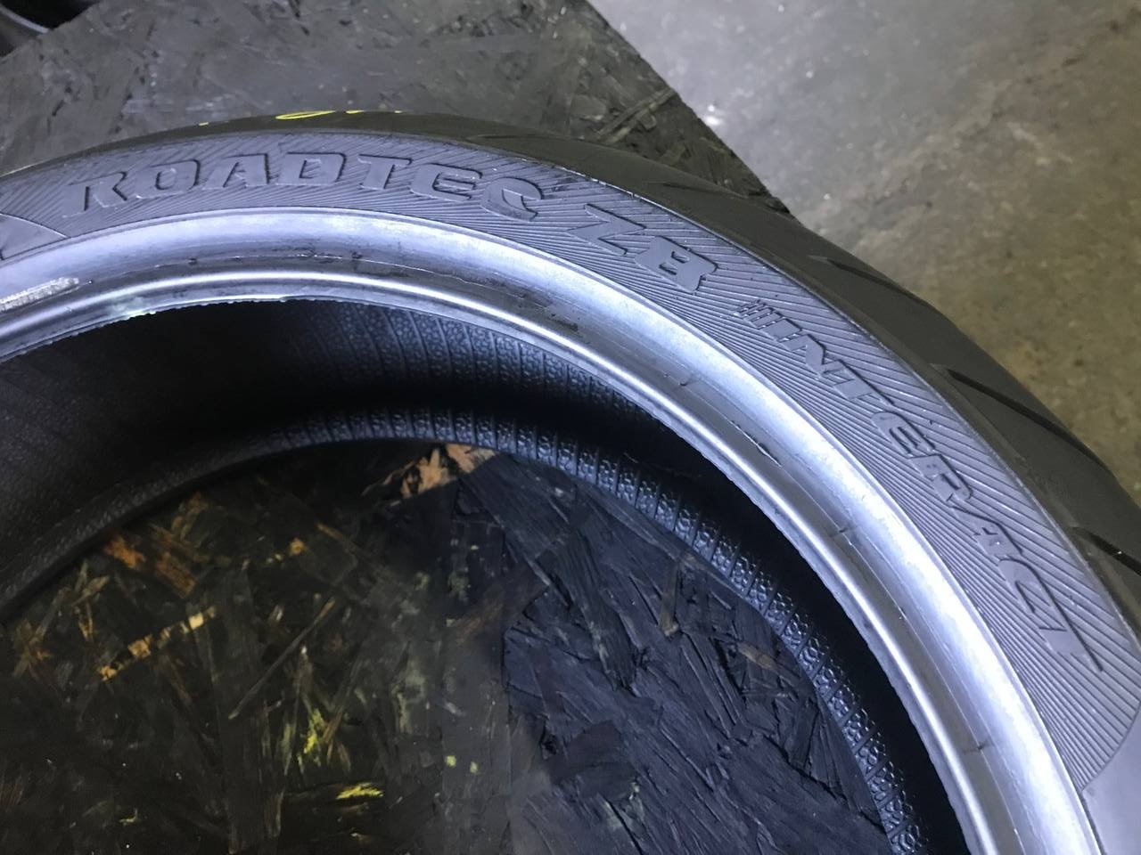 180/55 R17 Metzeler Roadtec Z8 Interact