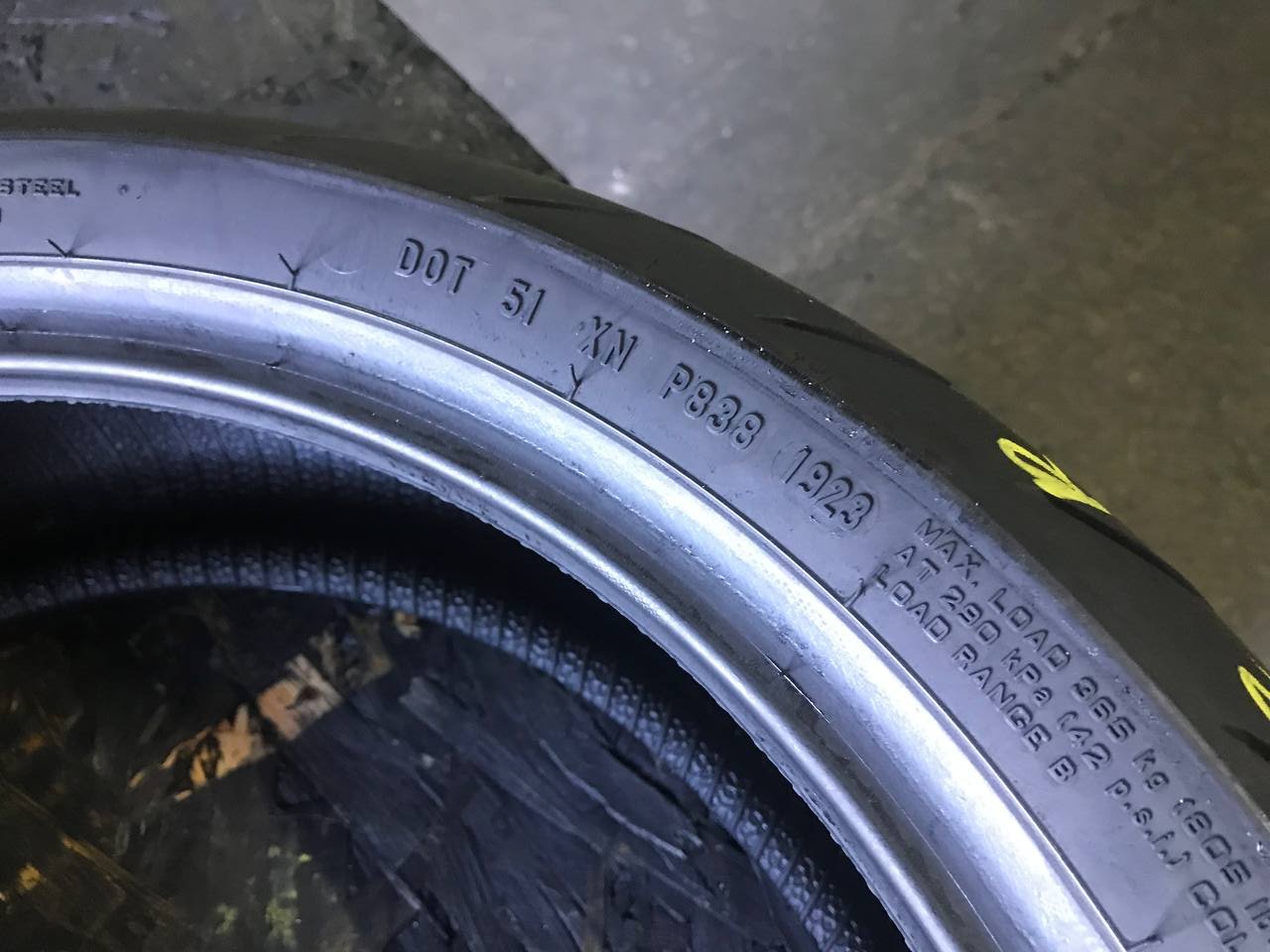 180/55 R17 Metzeler Roadtec Z8 Interact