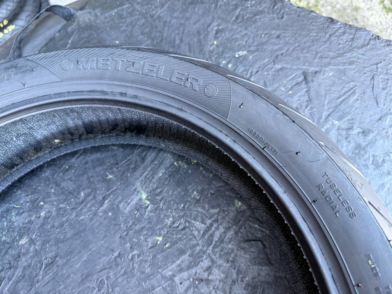 160/60 R18 Metzeler Roadtec Z8 Interact