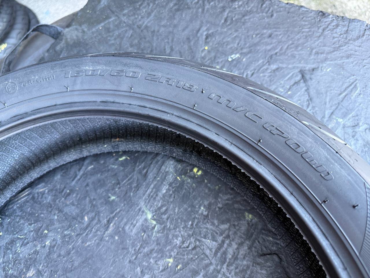 160/60 R18 Metzeler Roadtec Z8 Interact