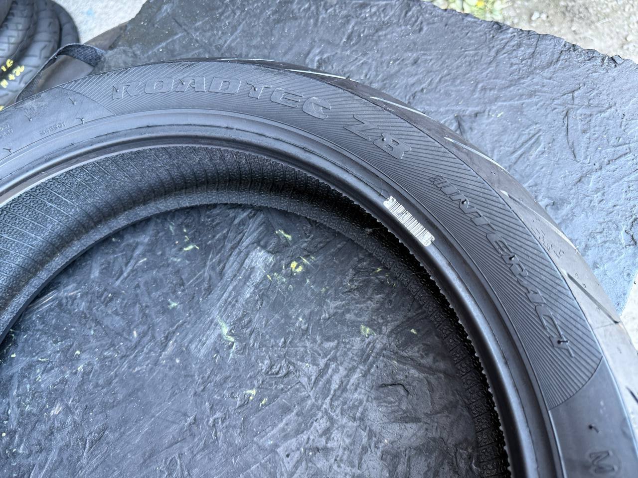160/60 R18 Metzeler Roadtec Z8 Interact