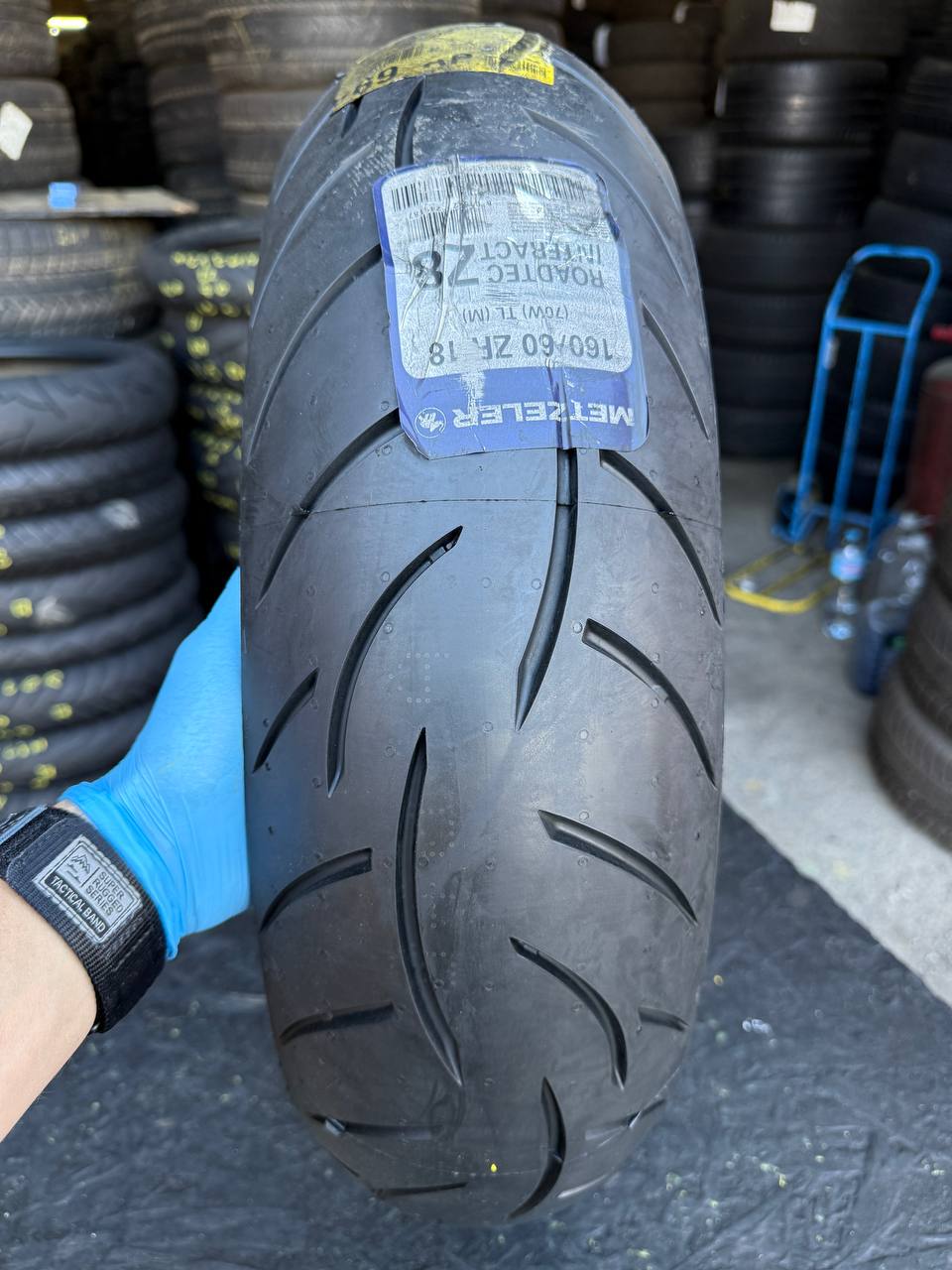 160/60 R18 Metzeler Roadtec Z8 Interact