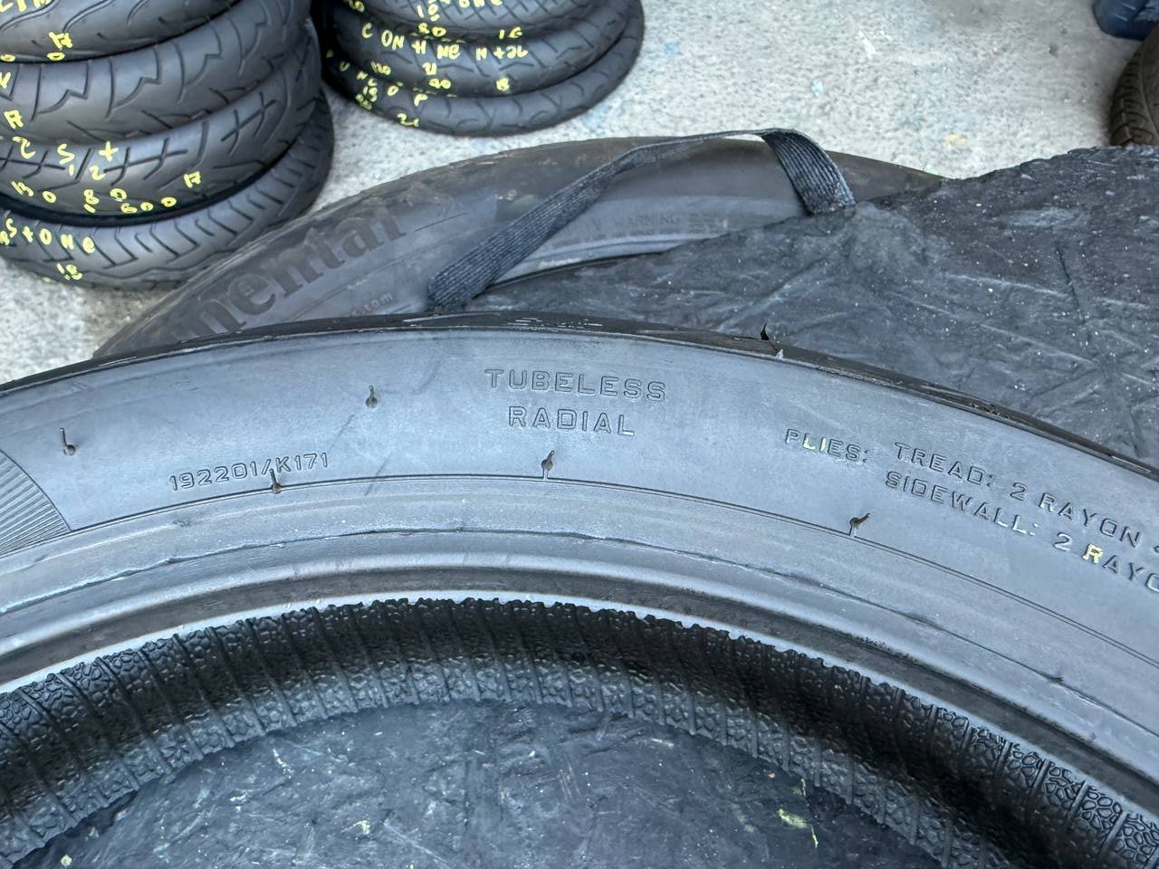 160/60 R18 Metzeler Roadtec Z8 Interact