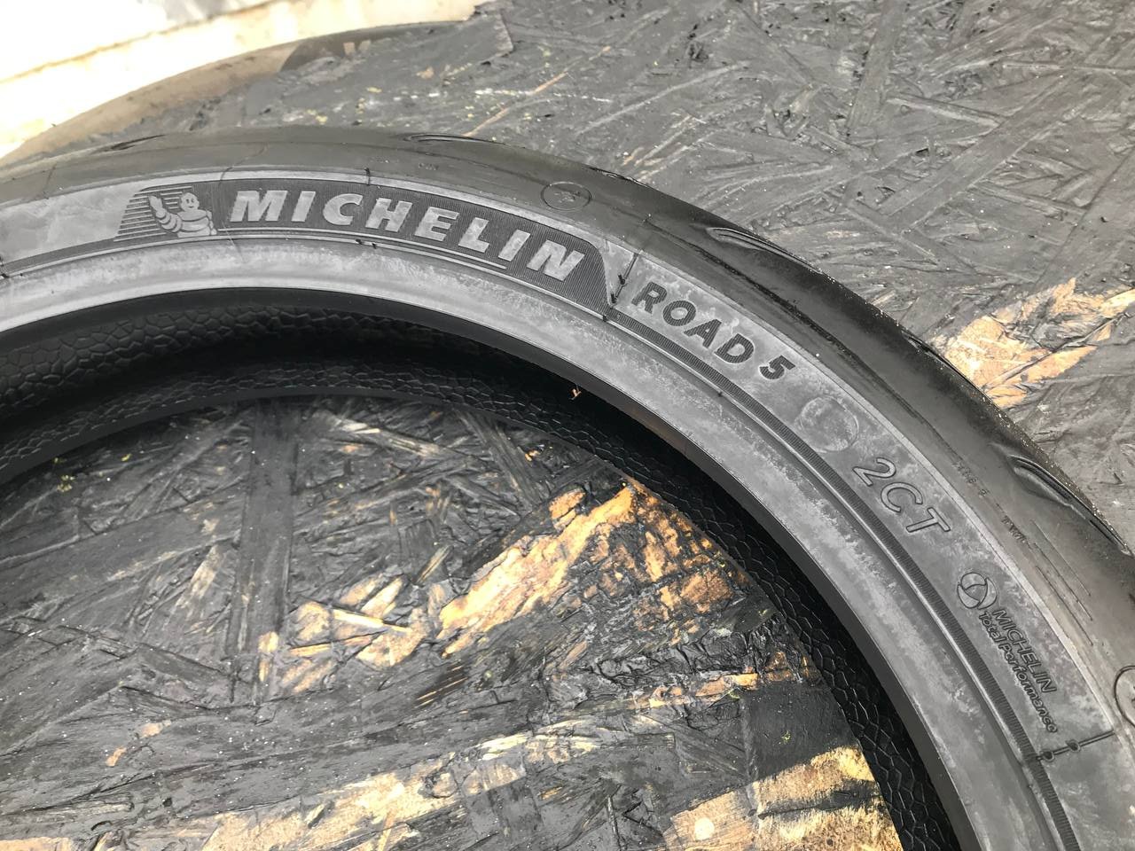 120/70 R17 Michelin Road 5
