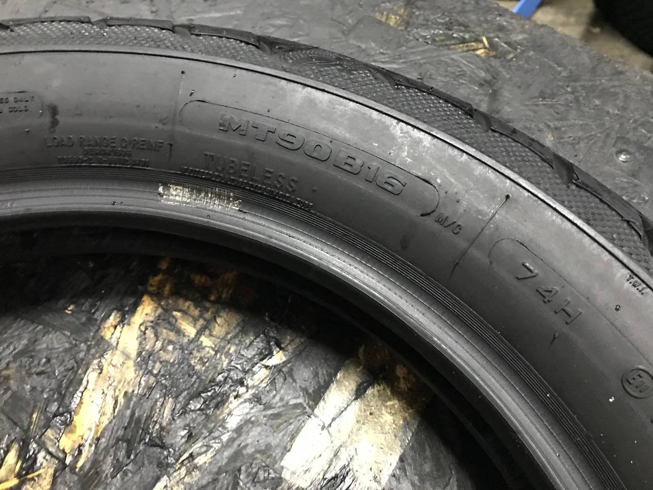 130/90 R16 Avon AV91 Cobra Chrome