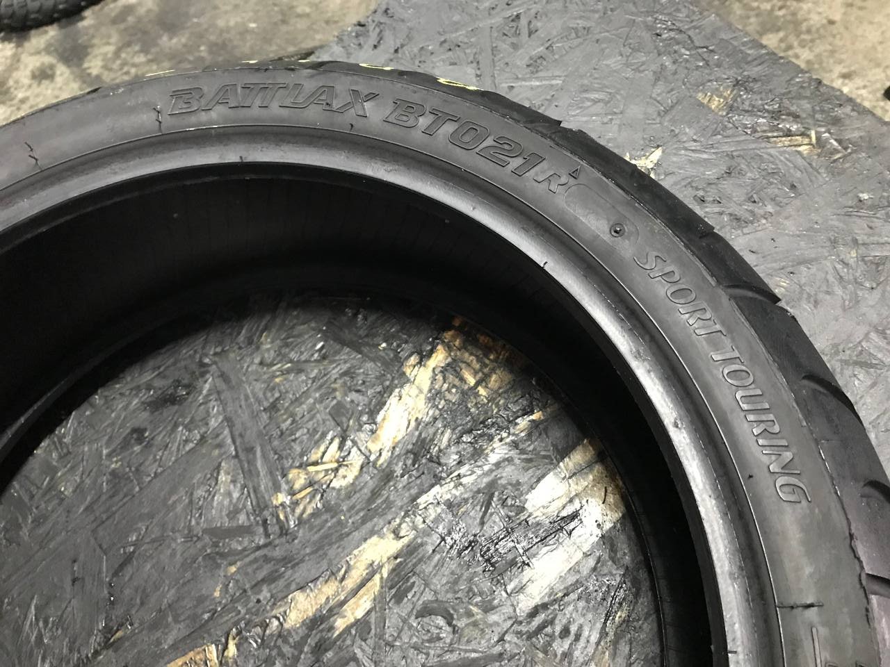 180/55 R17 Bridgestone Battlax Sport Touring BT021R