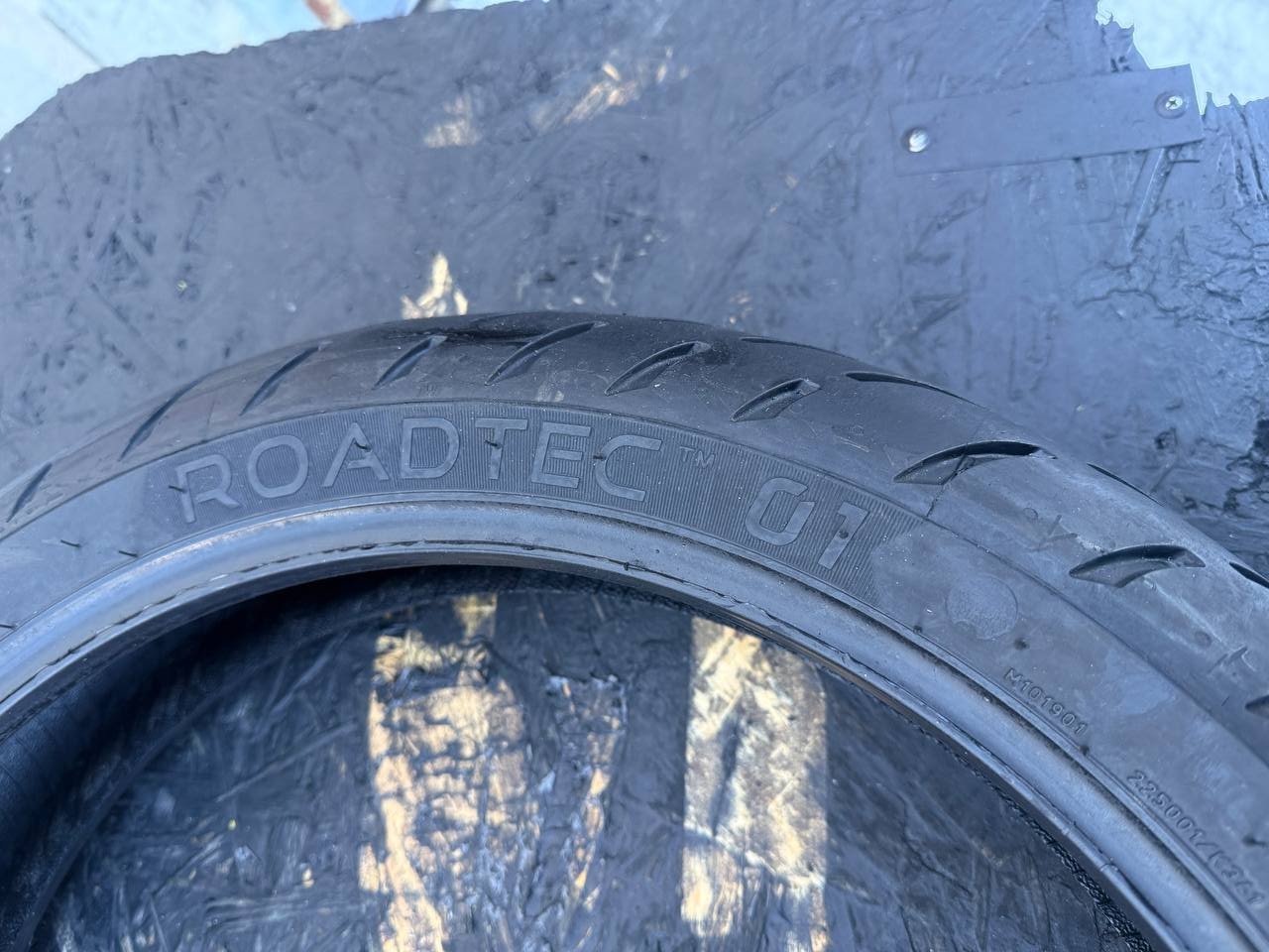 120/70 R17 Metzeler Roadtec 01