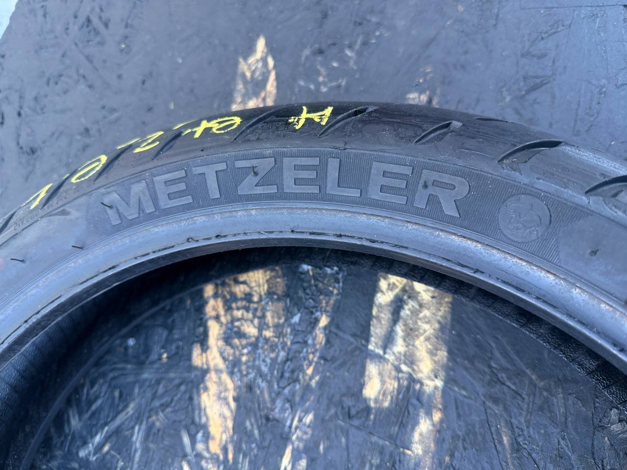 120/70 R17 Metzeler Roadtec 01