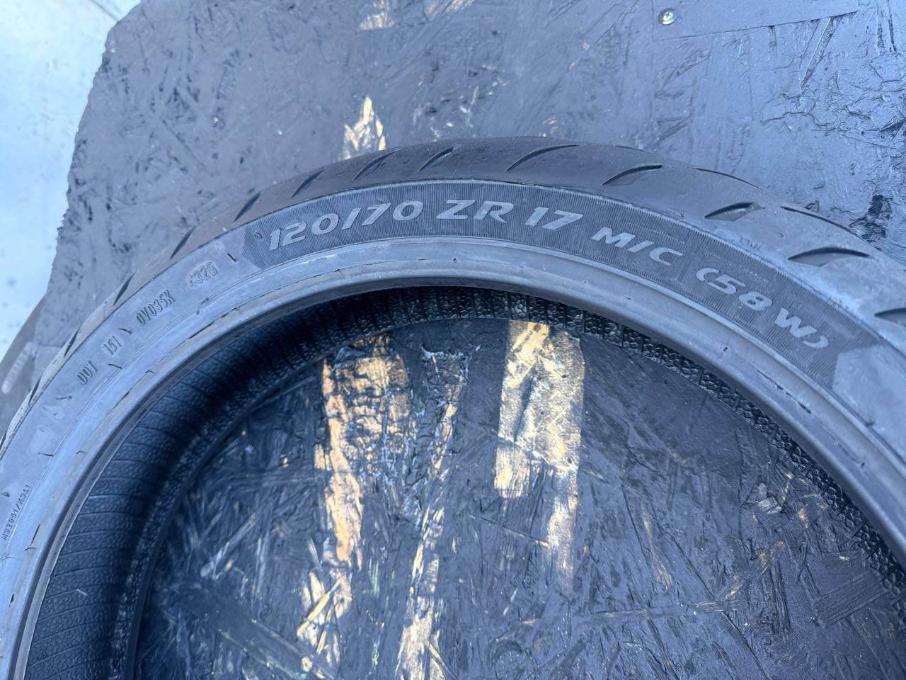 120/70 R17 Metzeler Roadtec 01