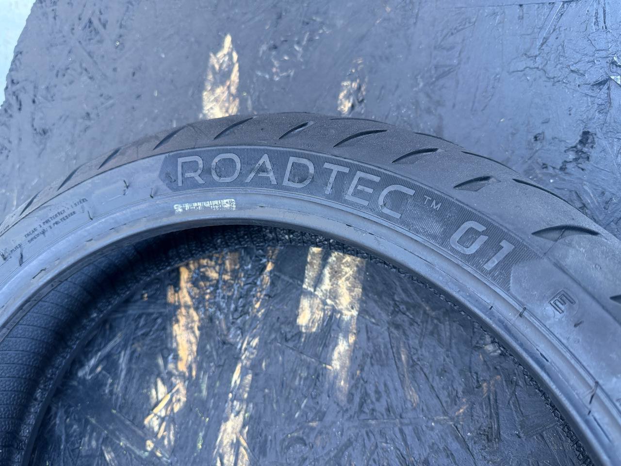 120/70 R17 Metzeler Roadtec 01