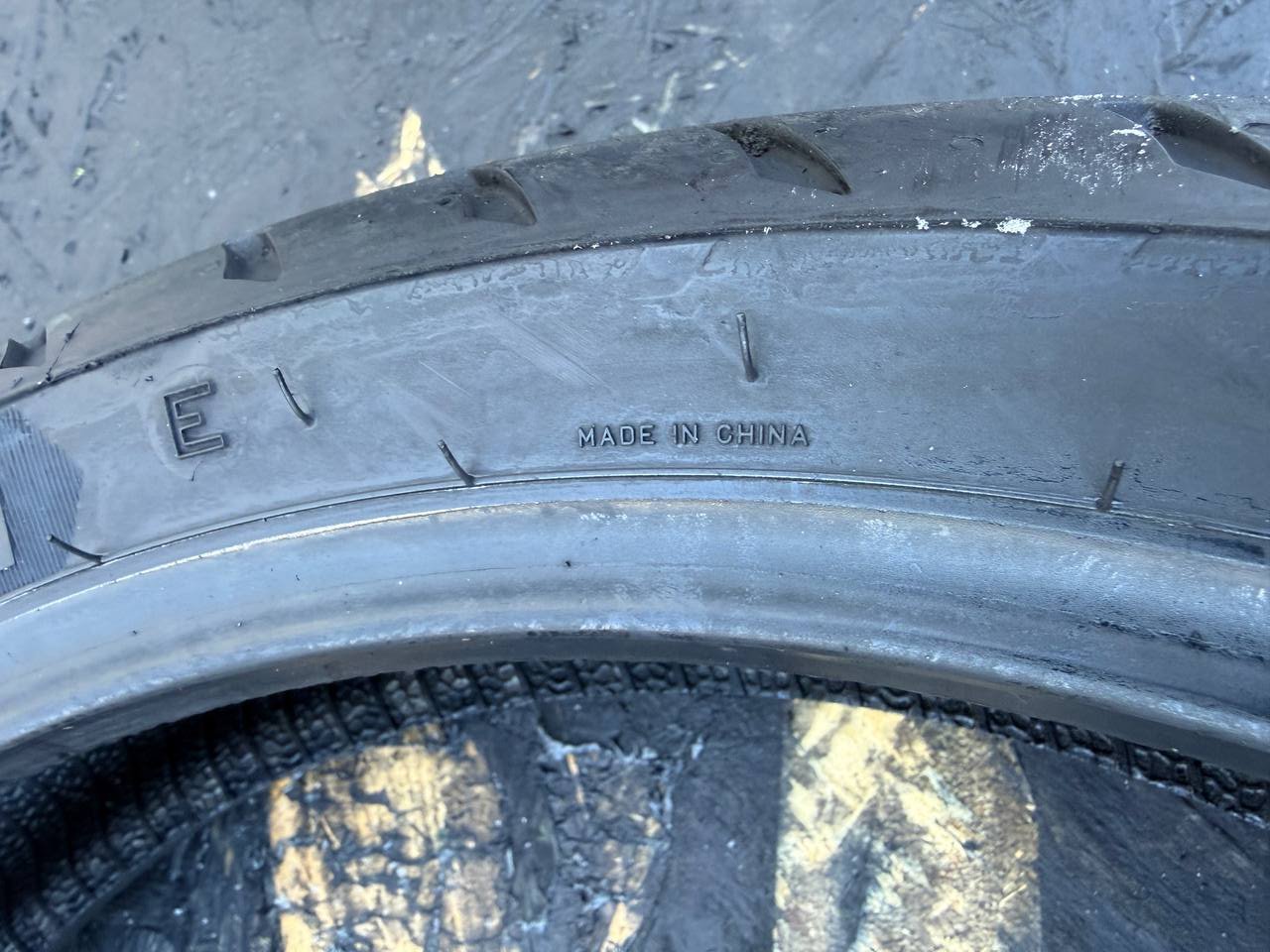 120/70 R17 Metzeler Roadtec 01