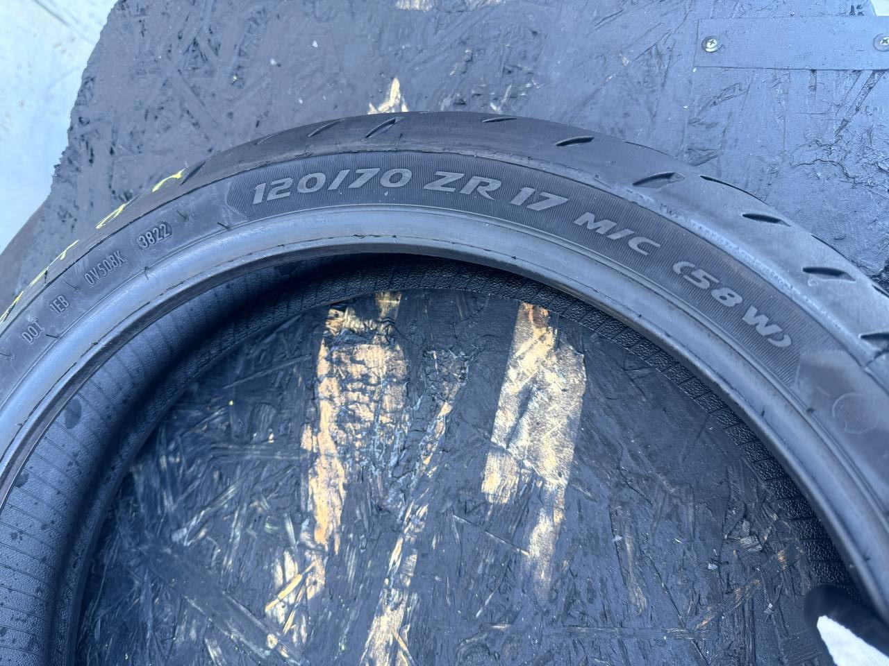 120/70 R17 Metzeler Roadtec 01 SE